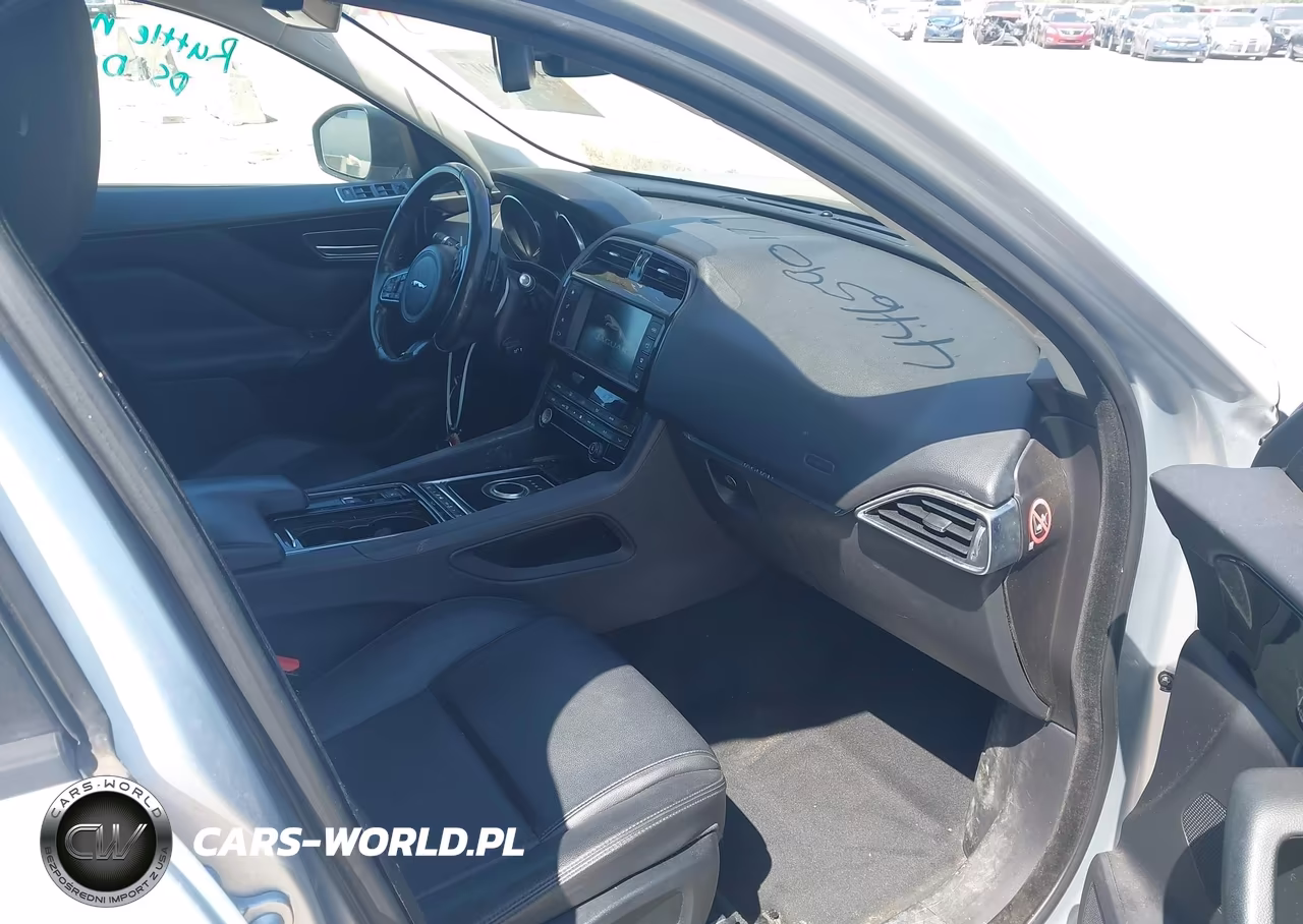 2018 Jaguar F-Pace 30T Premium VIN:SADCJ2GX5JA236507 - 5