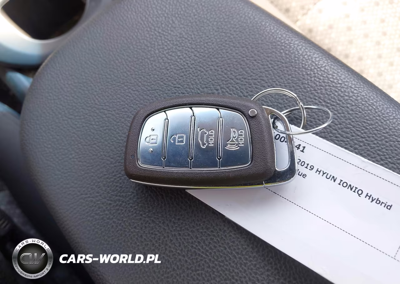 2019 Hyundai Ioniq Hybrid Blue VIN:KMHC65LC1KU119813 - 11