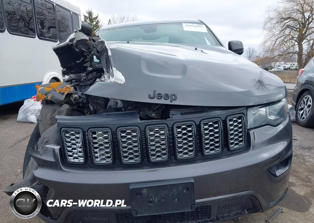 2018 Jeep Grand Cherokee Altitude 4X4 VIN:1C4RJFAGXJC203707 - 11