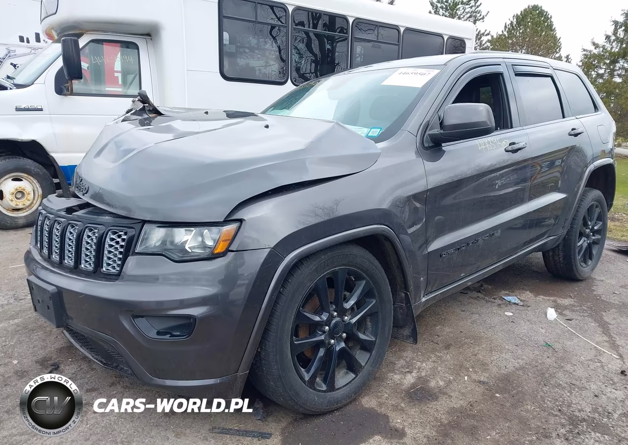 2018 Jeep Grand Cherokee Altitude 4X4 VIN:1C4RJFAGXJC203707 - 2