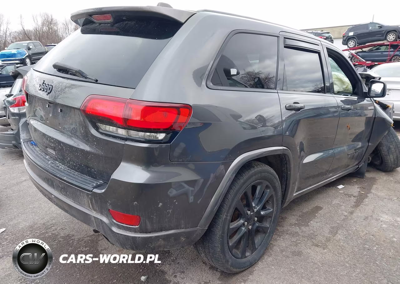 2018 Jeep Grand Cherokee Altitude 4X4 VIN:1C4RJFAGXJC203707 - 4