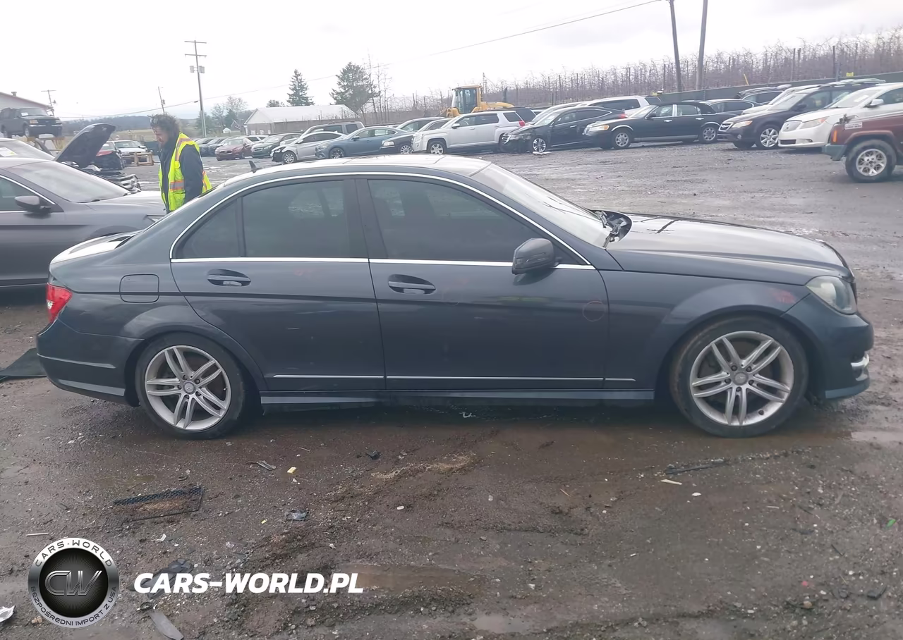 2013 Mercedes-Benz C 300 Sport 4Matic VIN:WDDGF8AB0DA816787 - 13