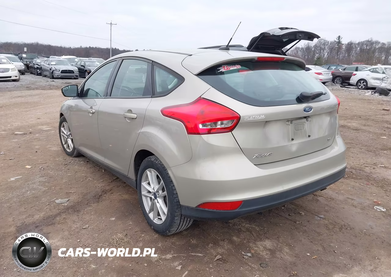 2015 Ford Focus Se VIN:1FADP3K20FL380936 - 3