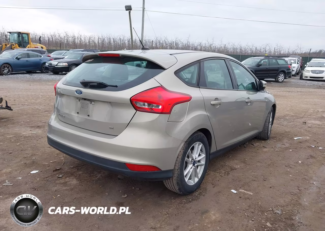2015 Ford Focus Se VIN:1FADP3K20FL380936 - 4