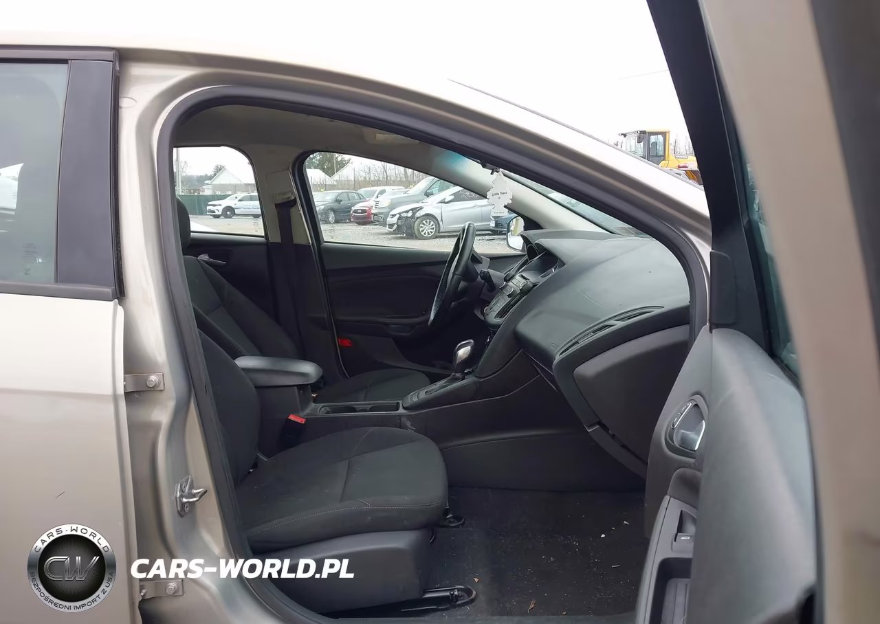 2015 Ford Focus Se VIN:1FADP3K20FL380936 - 5