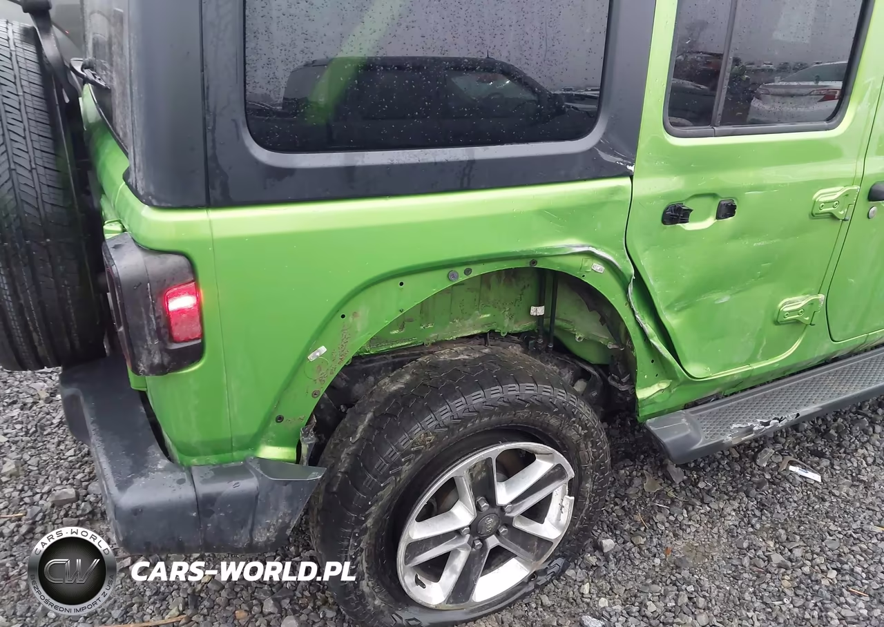 2018 Jeep Wrangler Unlimited Sahara 4X4 VIN:1C4HJXEG5JW325482 - 6