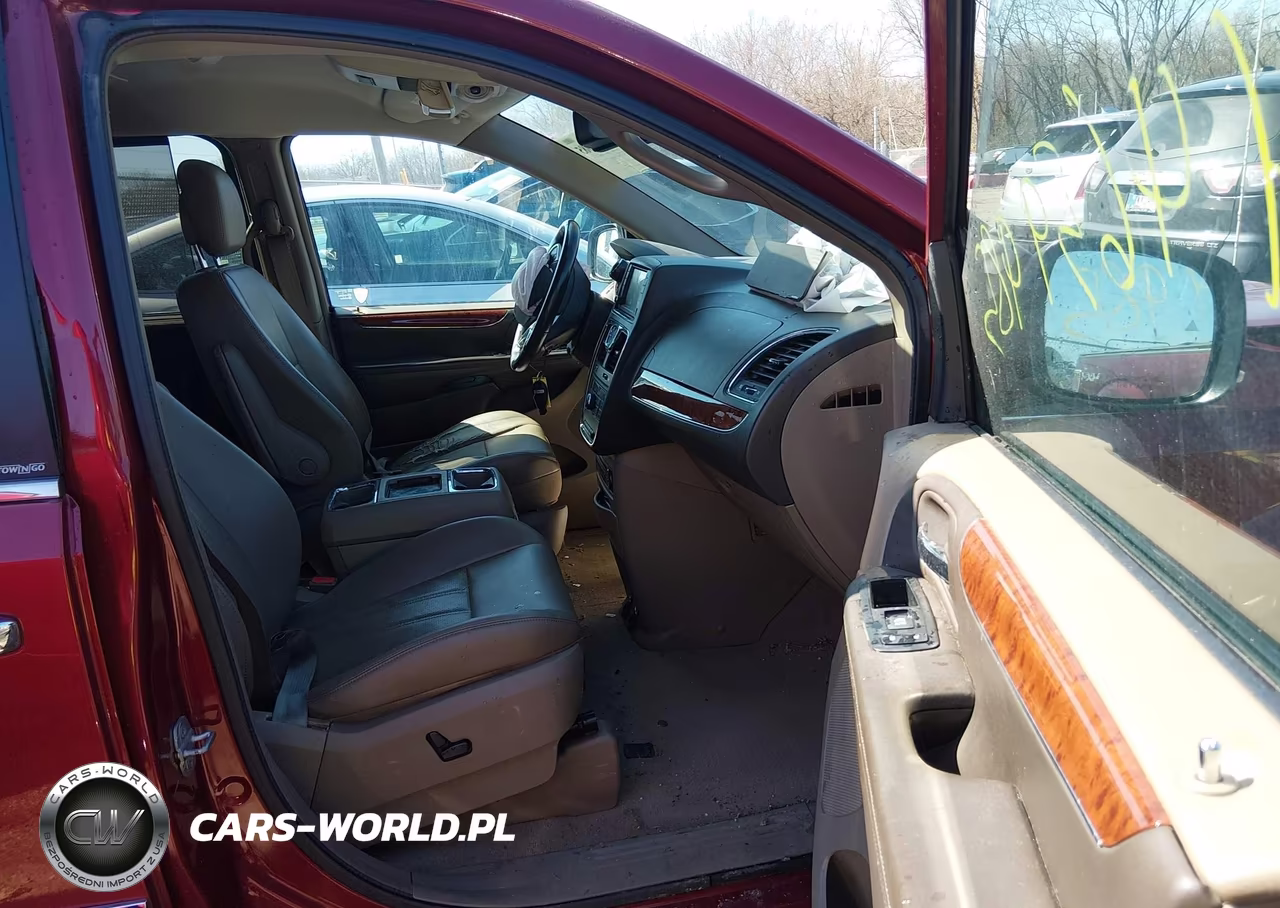 2012 Chrysler Town & Country Touring-L VIN:2C4RC1CG9CR413915 - 5