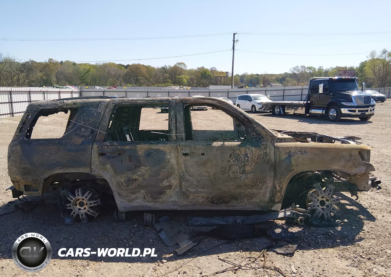 2018 Chevrolet Tahoe Premier VIN:1GNSKCKC2JR126649 - 11