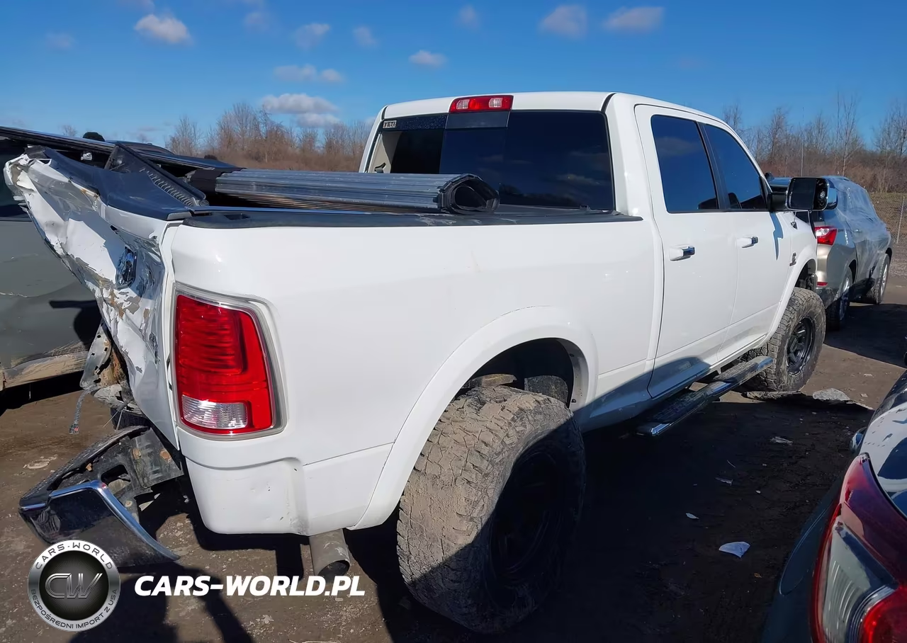 2016 Ram 2500 Laramie VIN:3C6UR5FLXGG373162 - 4