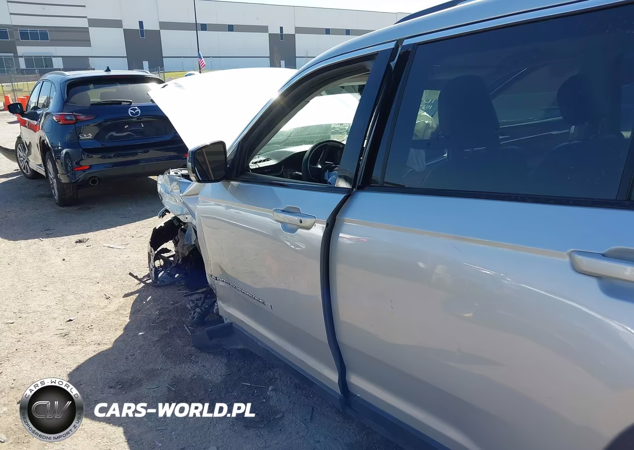 2023 Jeep Grand Cherokee L Limited 4X4 VIN:1C4RJKBG0P8801517 - 6