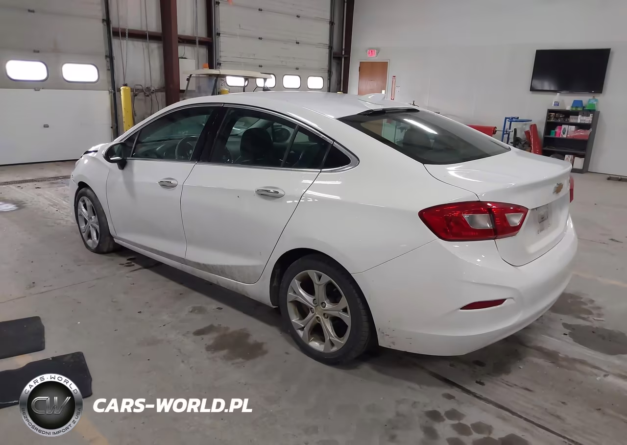 2018 Chevrolet Cruze Premier Auto VIN:1G1BF5SM4J7157455 - 3