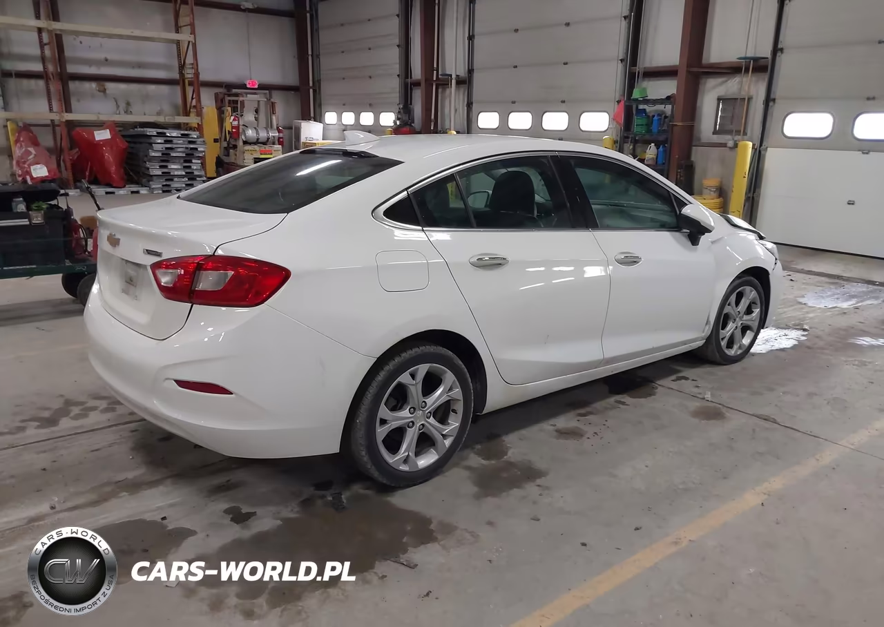 2018 Chevrolet Cruze Premier Auto VIN:1G1BF5SM4J7157455 - 4