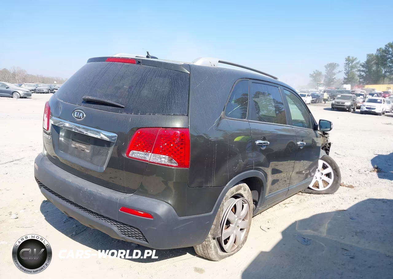 2011 Kia Sorento Lx V6 VIN:5XYKT4A23BG147059 - 4