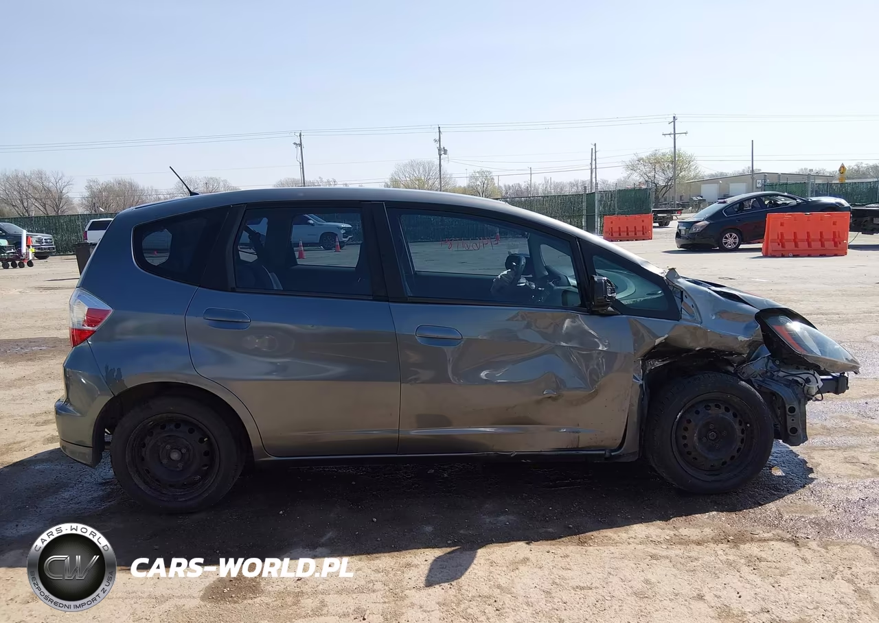 2013 Honda Fit VIN:JHMGE8H30DC013458 - 13