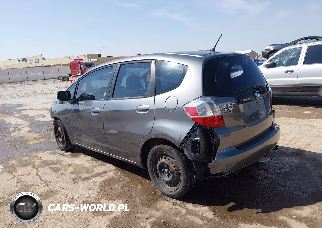 2013 Honda Fit VIN:JHMGE8H30DC013458 - 3