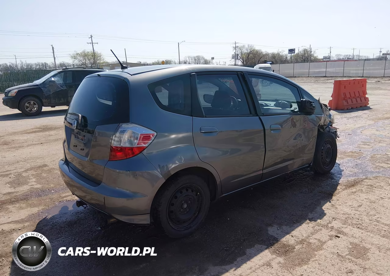 2013 Honda Fit VIN:JHMGE8H30DC013458 - 4