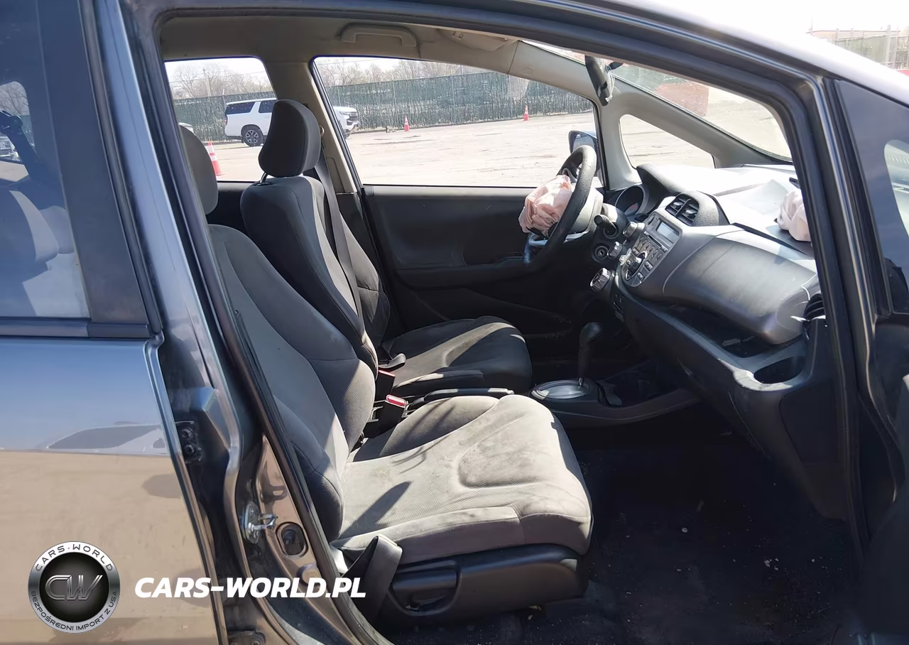 2013 Honda Fit VIN:JHMGE8H30DC013458 - 5