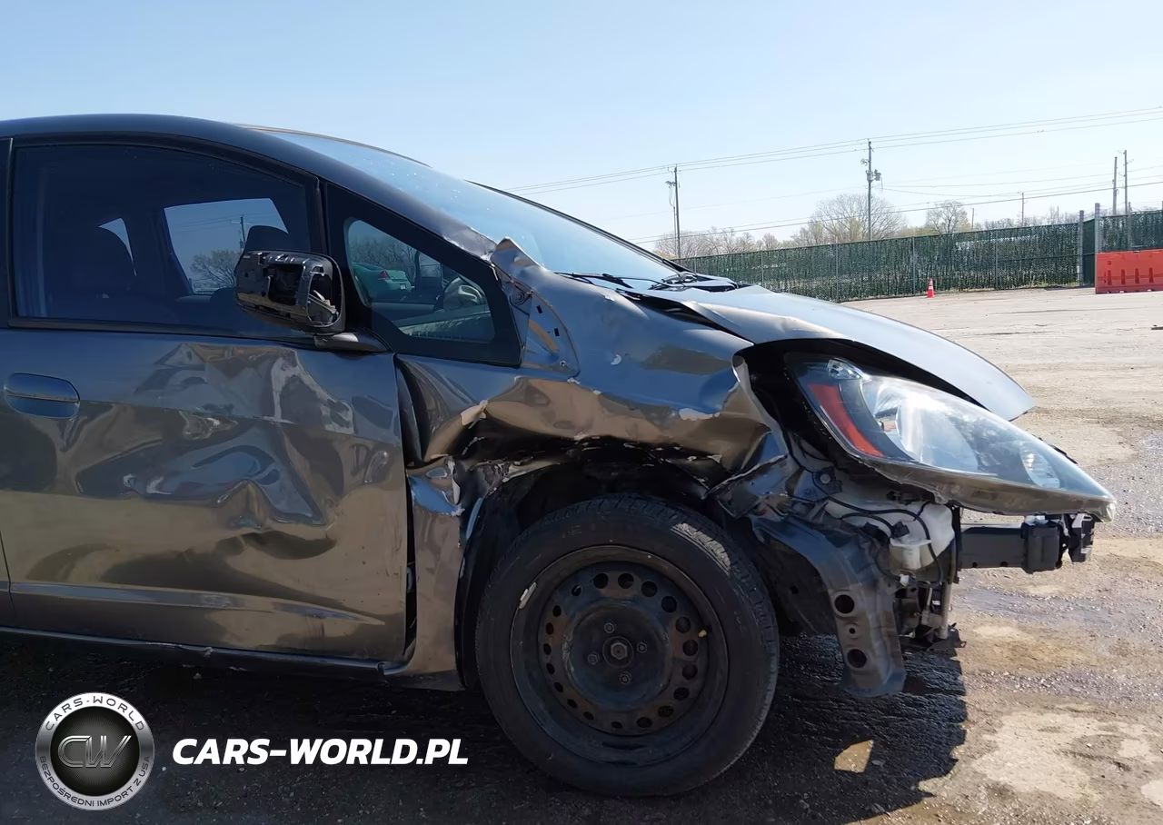 2013 Honda Fit VIN:JHMGE8H30DC013458 - 6