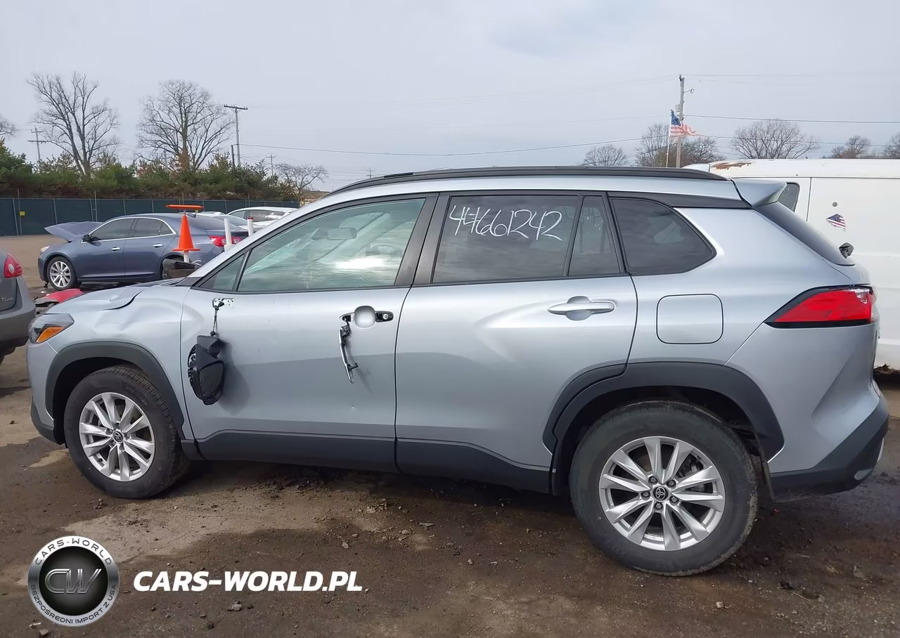 2022 Toyota Corolla Cross Le VIN:7MUCAAAG7NV034524 - 14