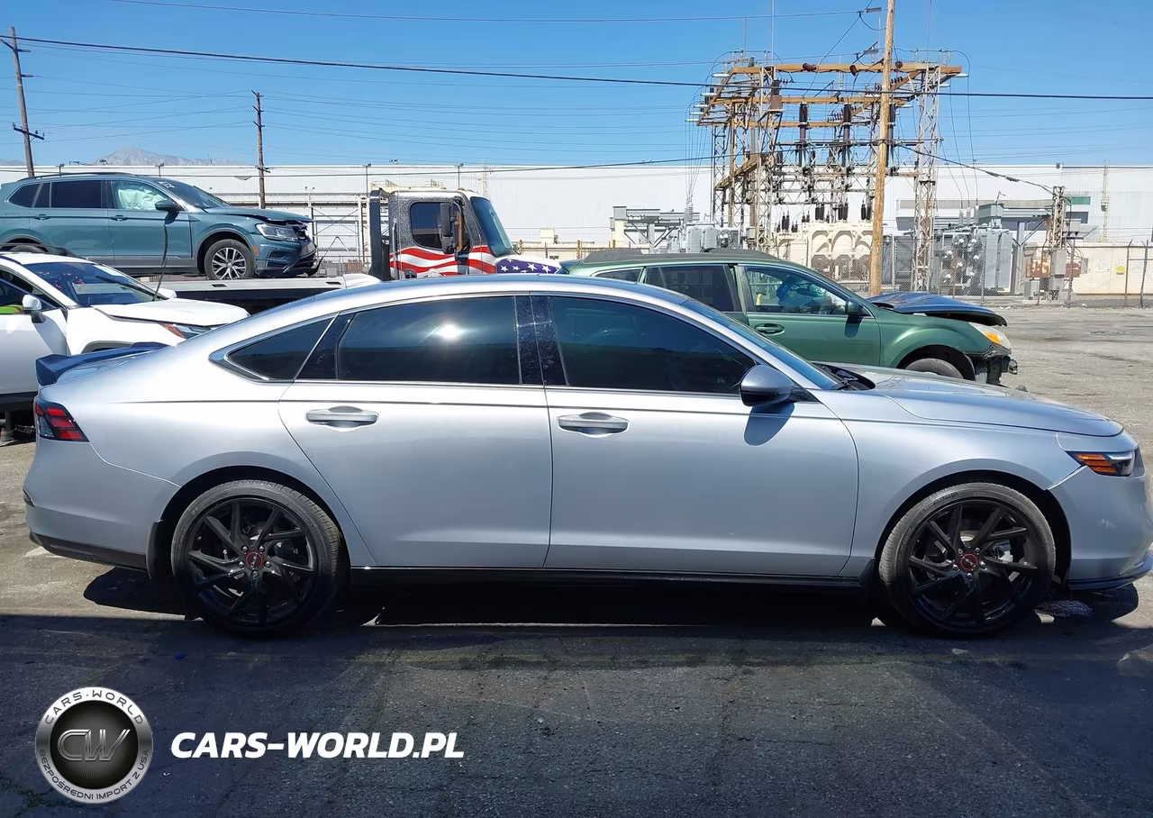 2025 Honda Accord Hybrid Touring VIN:1HGCY2F89SA058900 - 13