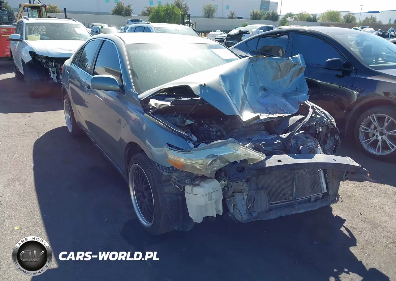 2010 Toyota Camry Le – zdjęcie 1 z 13
