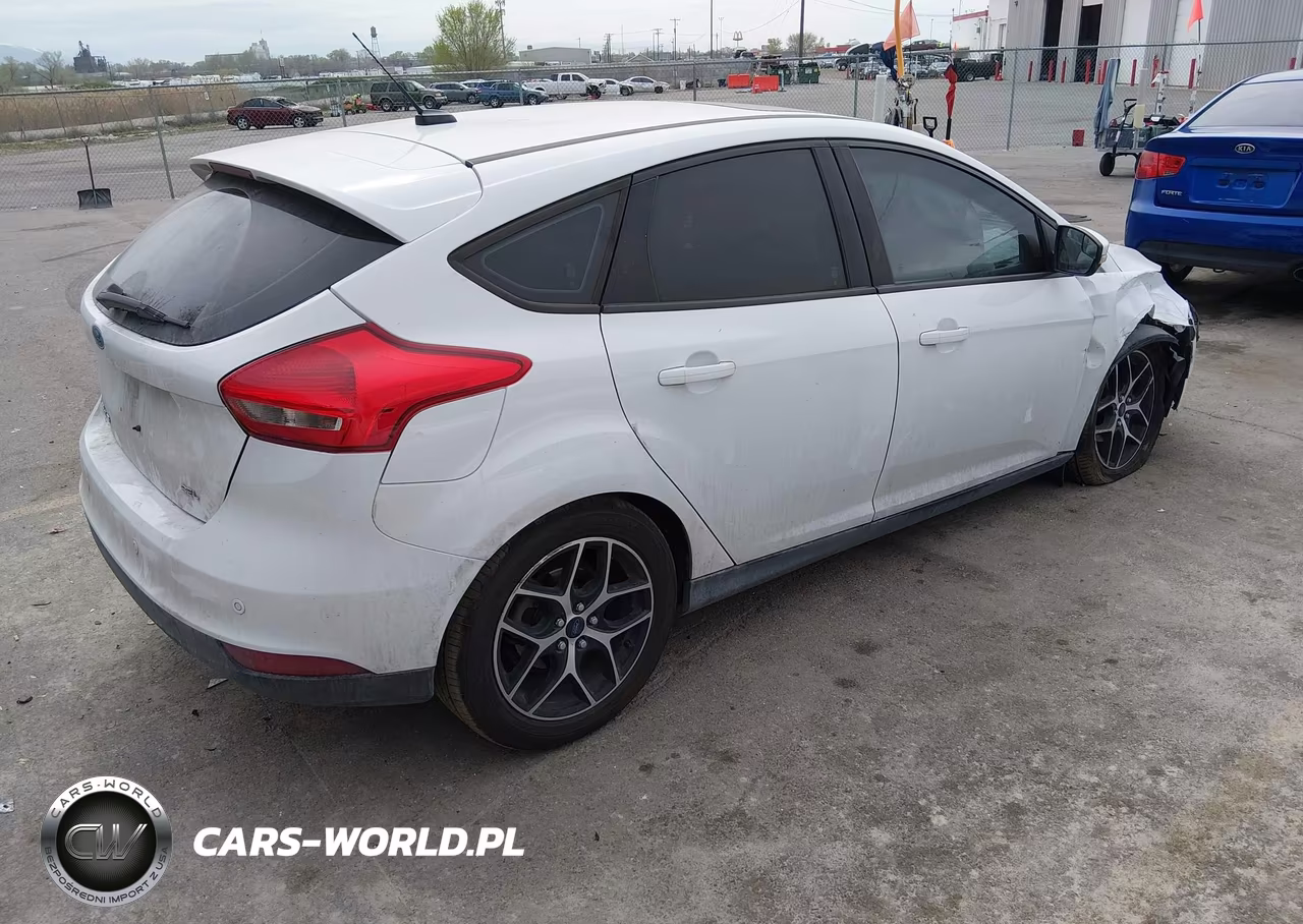 2018 Ford Focus Sel VIN:1FADP3M20JL326705 - 4