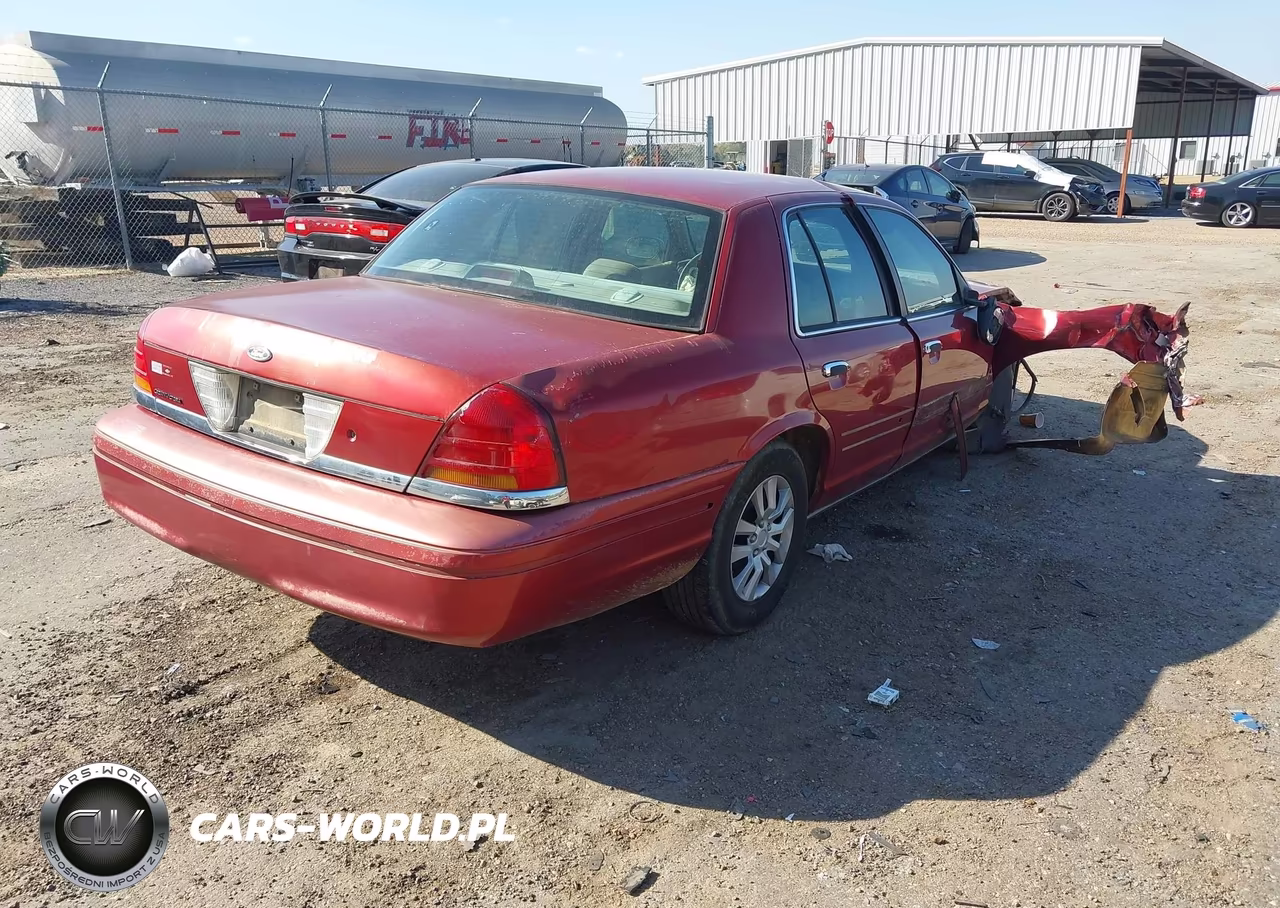 2000 Ford Crown Victoria VIN:2FAFP73W2YX105897 - 4