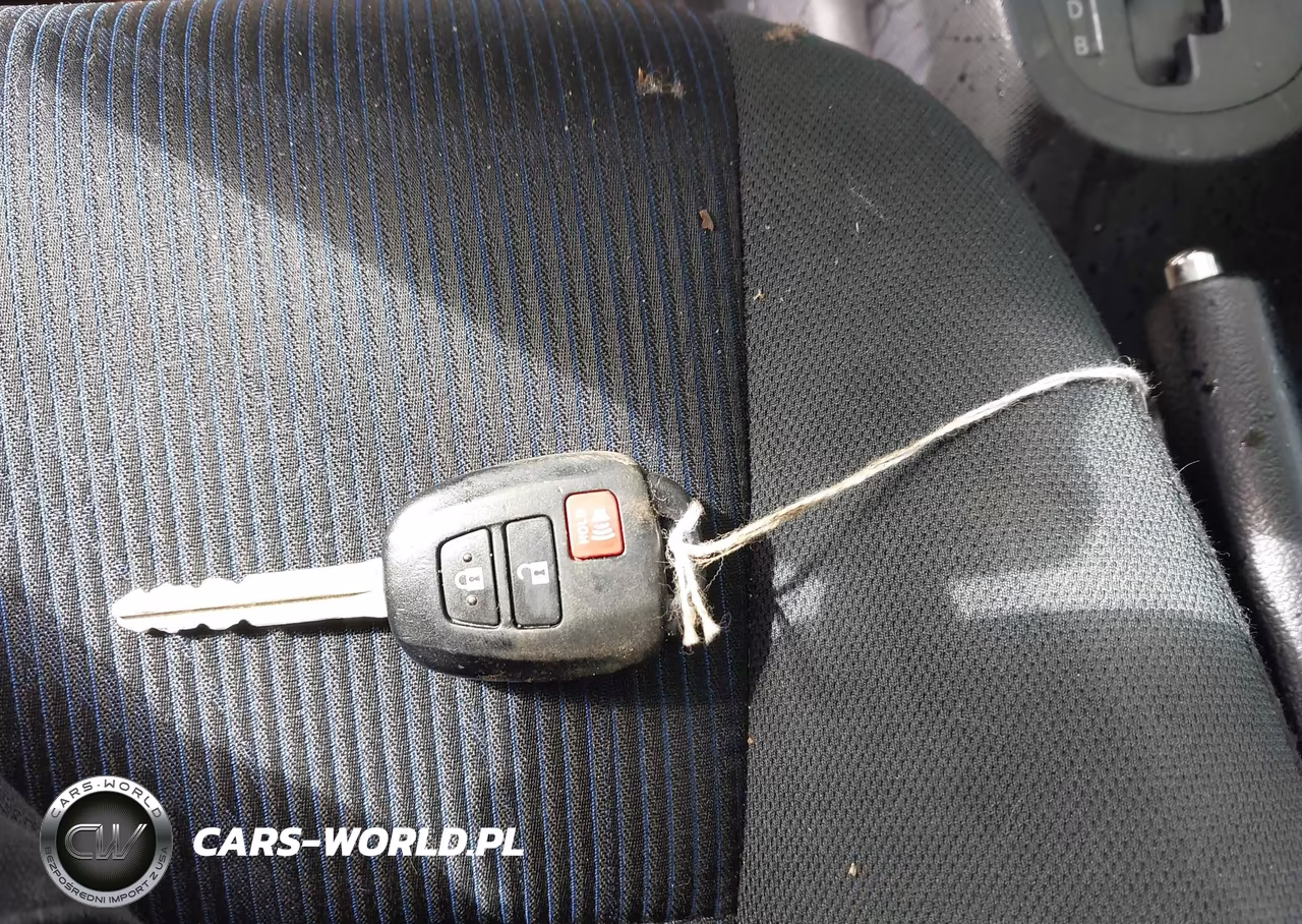 2015 Toyota Prius C Two VIN:JTDKDTB39F1107699 - 11