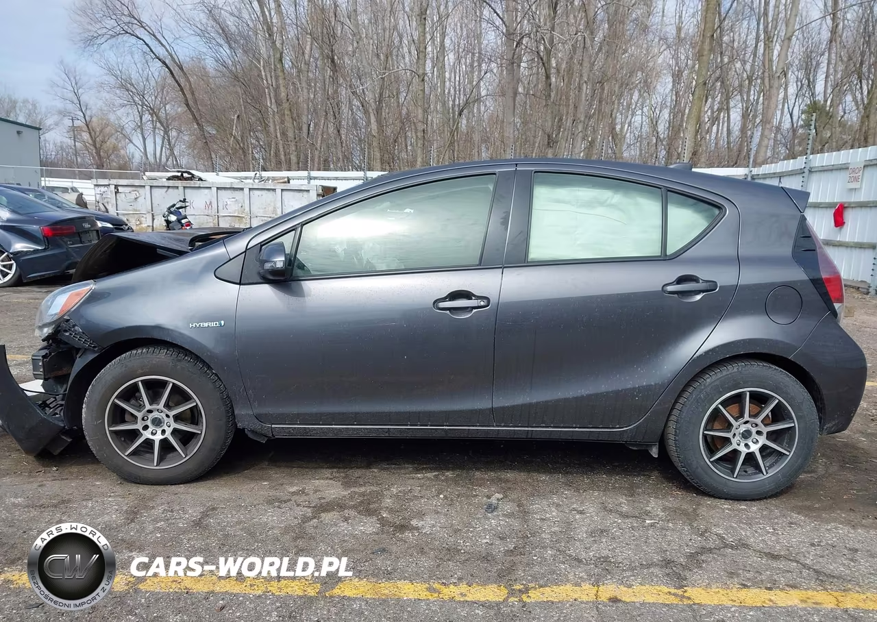 2015 Toyota Prius C Two VIN:JTDKDTB39F1107699 - 14
