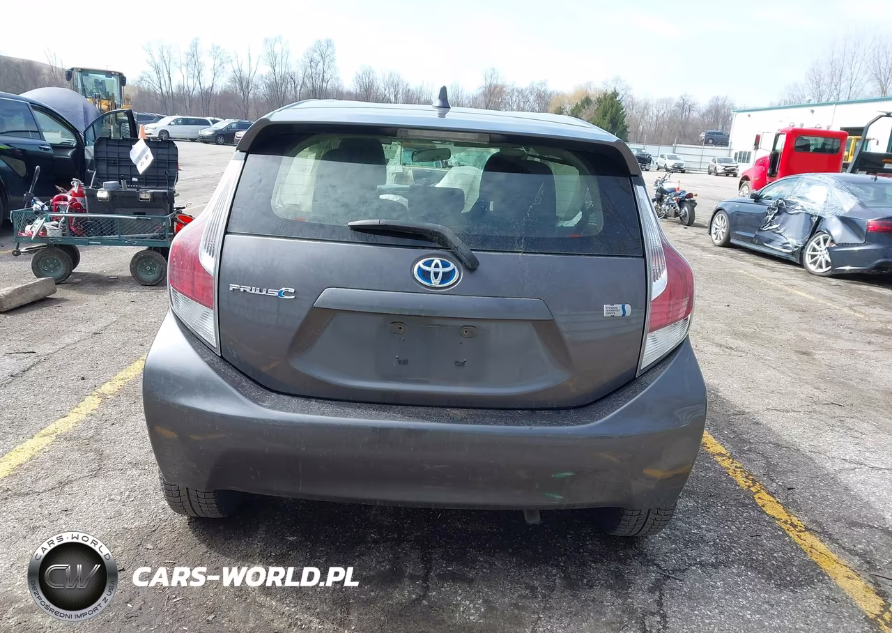 2015 Toyota Prius C Two VIN:JTDKDTB39F1107699 - 16