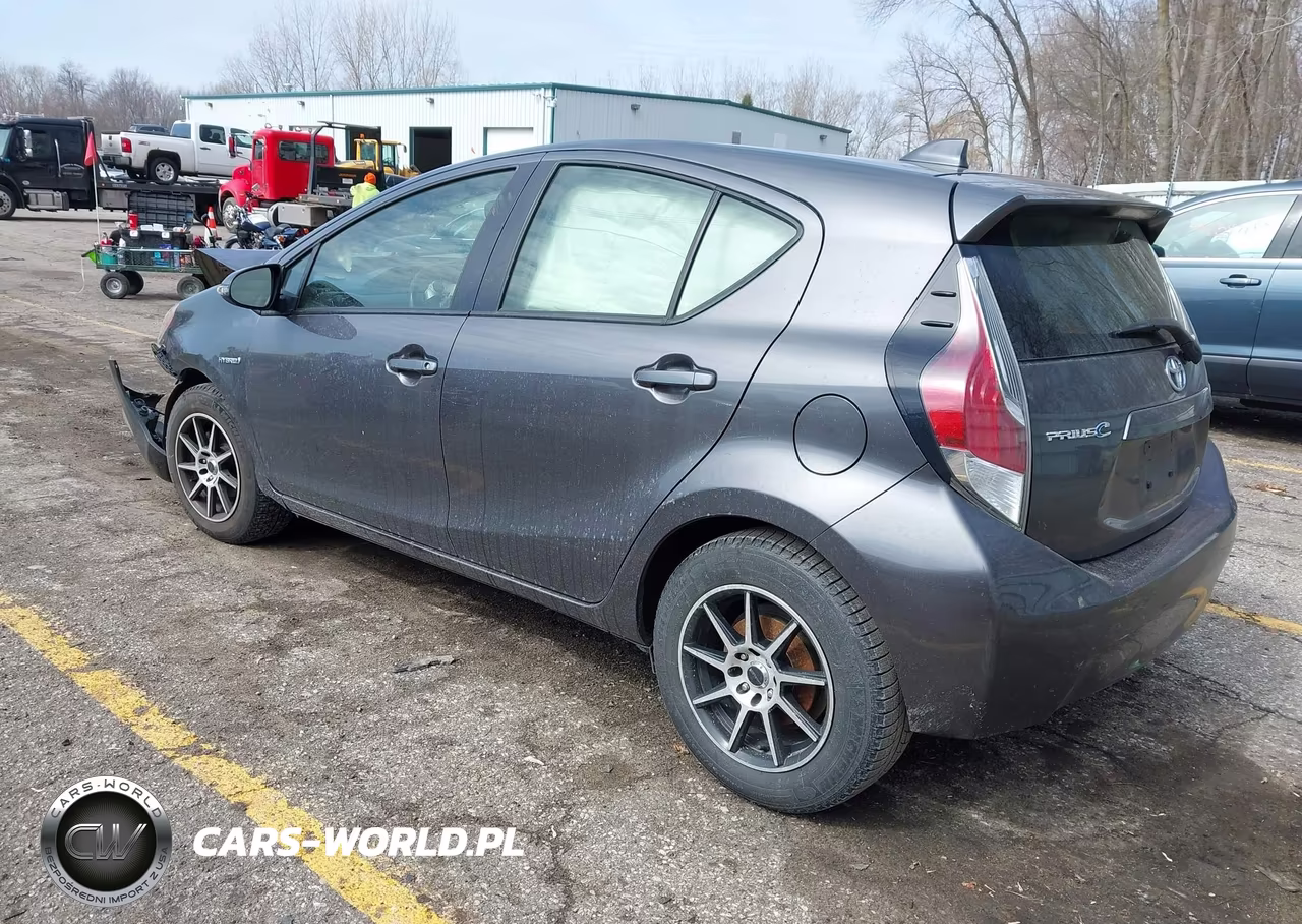 2015 Toyota Prius C Two VIN:JTDKDTB39F1107699 - 3