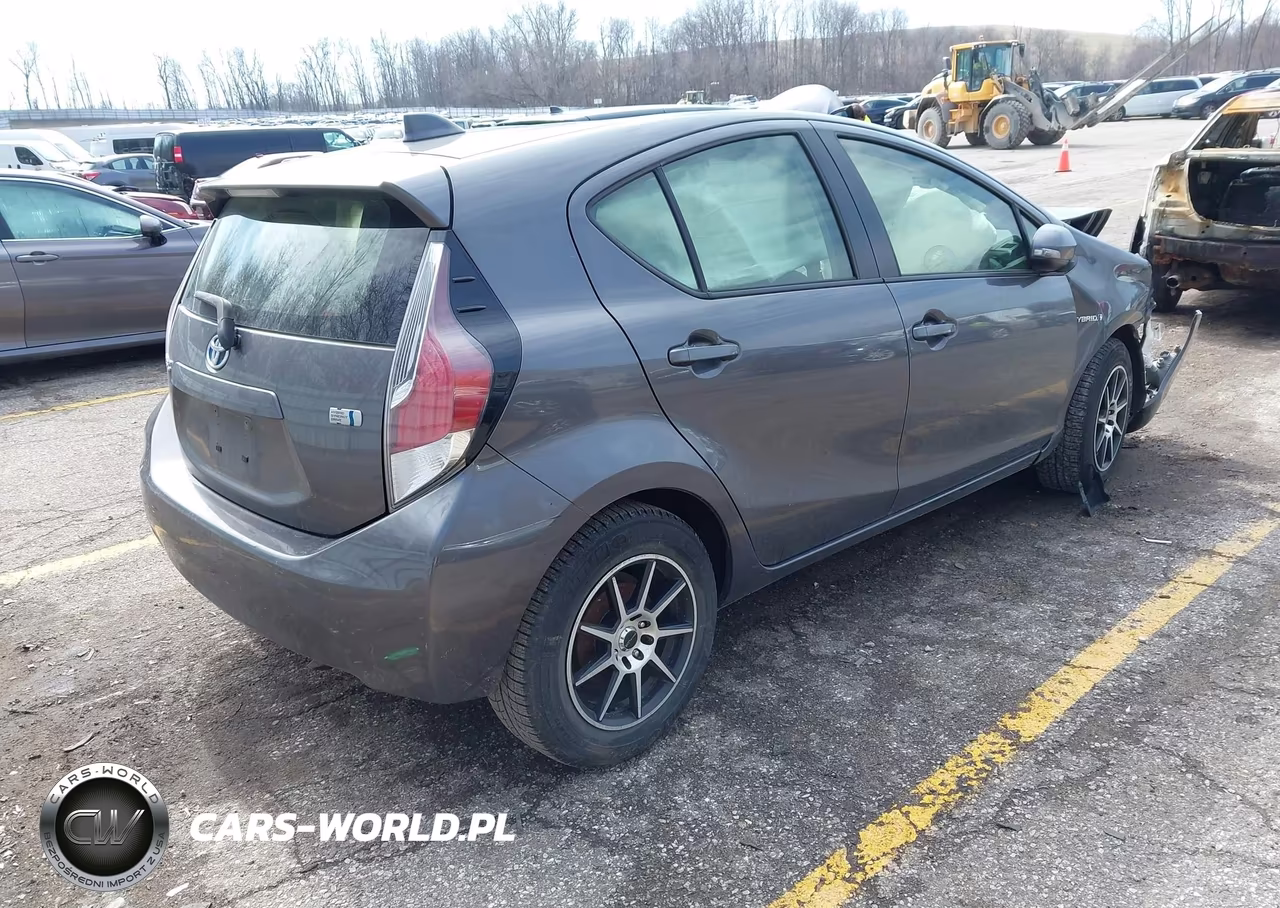 2015 Toyota Prius C Two VIN:JTDKDTB39F1107699 - 4