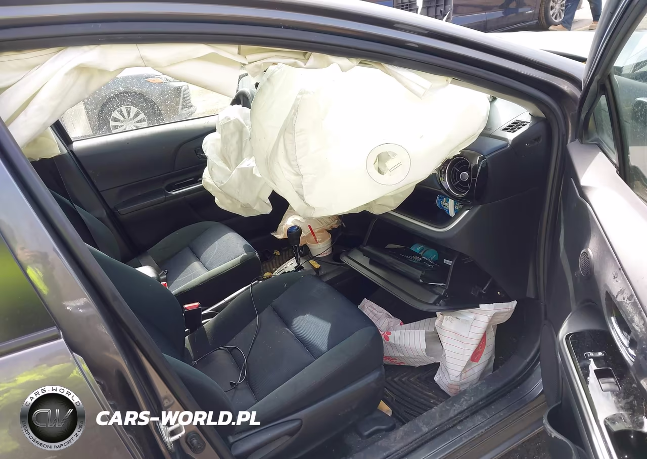 2015 Toyota Prius C Two VIN:JTDKDTB39F1107699 - 5