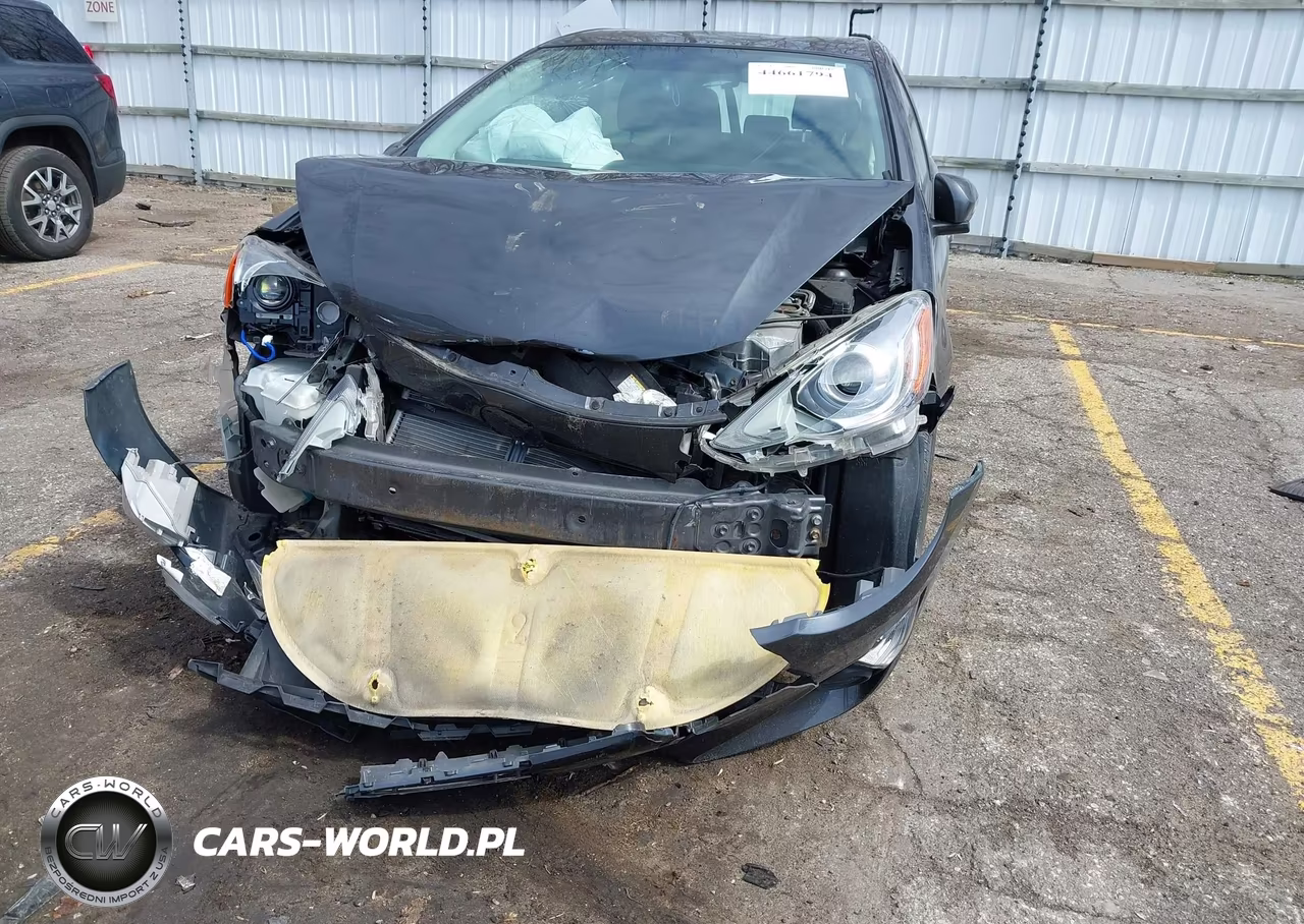 2015 Toyota Prius C Two VIN:JTDKDTB39F1107699 - 6