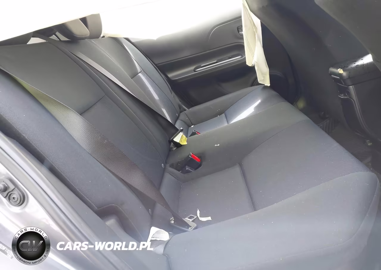 2015 Toyota Prius C Two VIN:JTDKDTB39F1107699 - 8