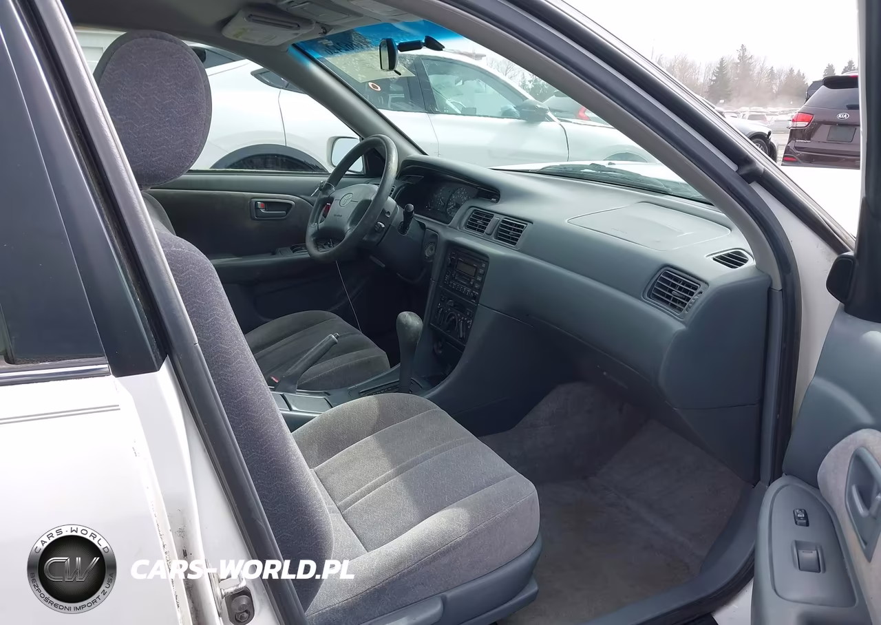 1999 Toyota Camry Le VIN:JT2BG22K9X0376990 - 17