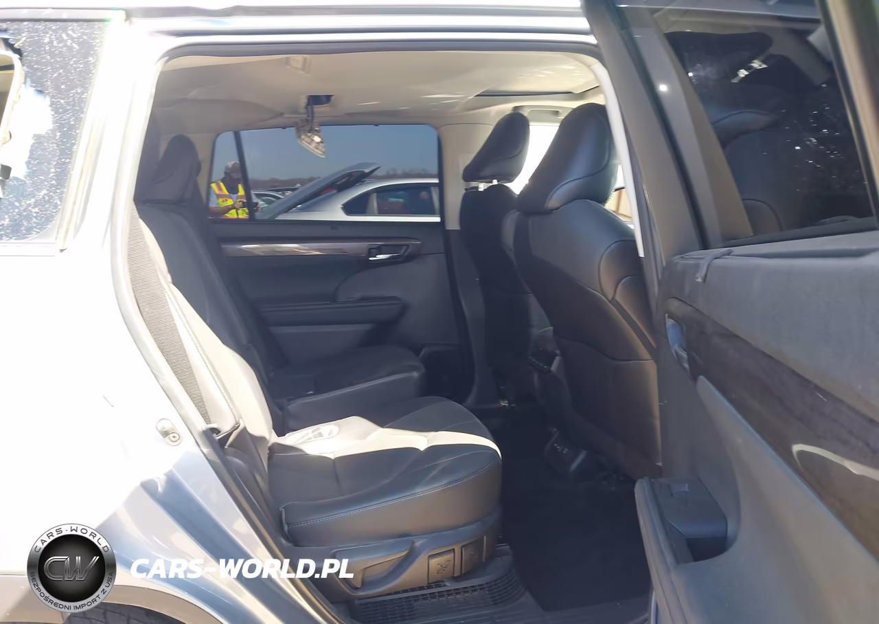 2022 Toyota Highlander Hybrid Limited VIN:5TDYARAH4NS013640 - 8