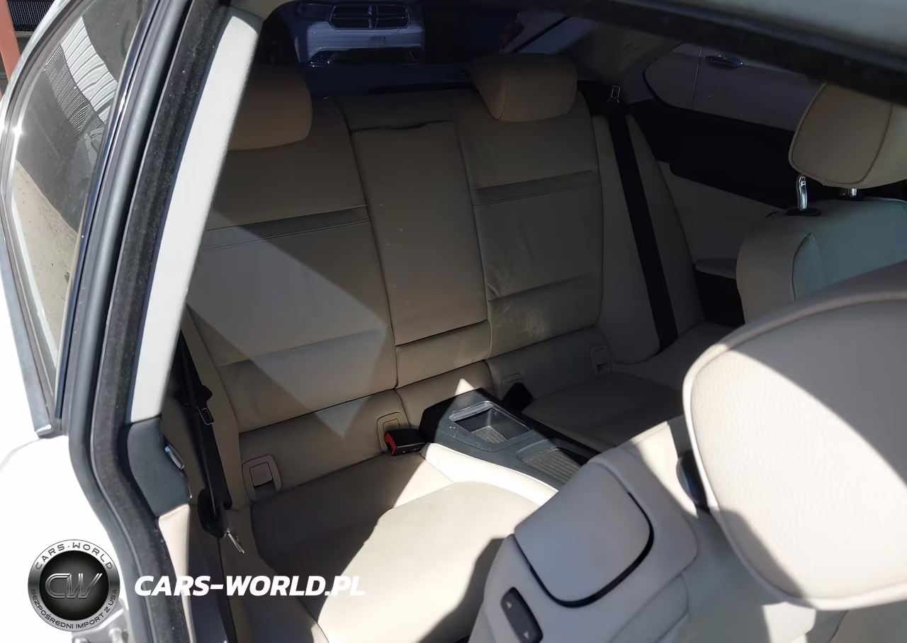 2011 BMW 328I VIN:WBAKE5C59BE755018 - 8