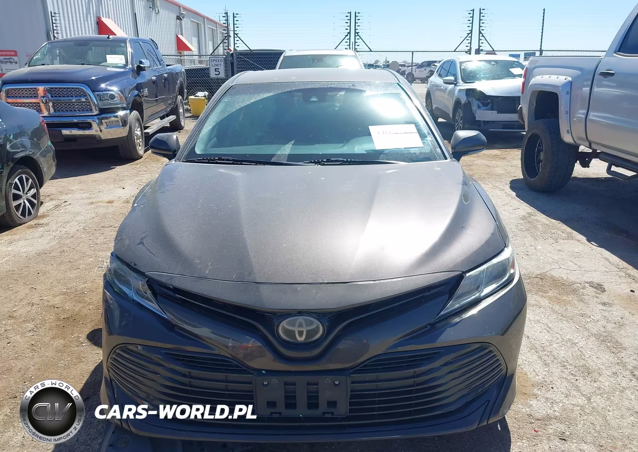 2018 Toyota Camry Le VIN:4T1B11HK2JU045724 - 12