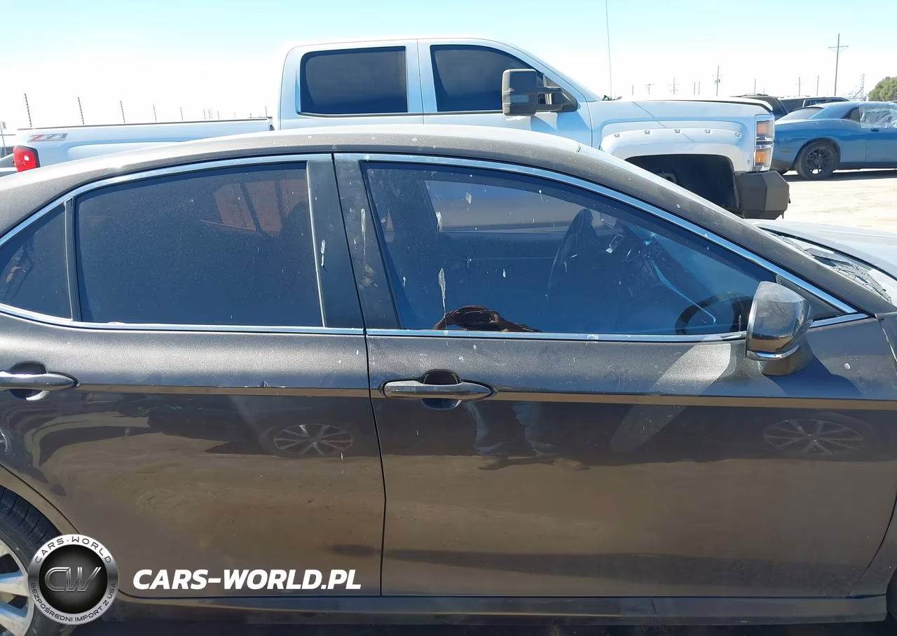 2018 Toyota Camry Le VIN:4T1B11HK2JU045724 - 13