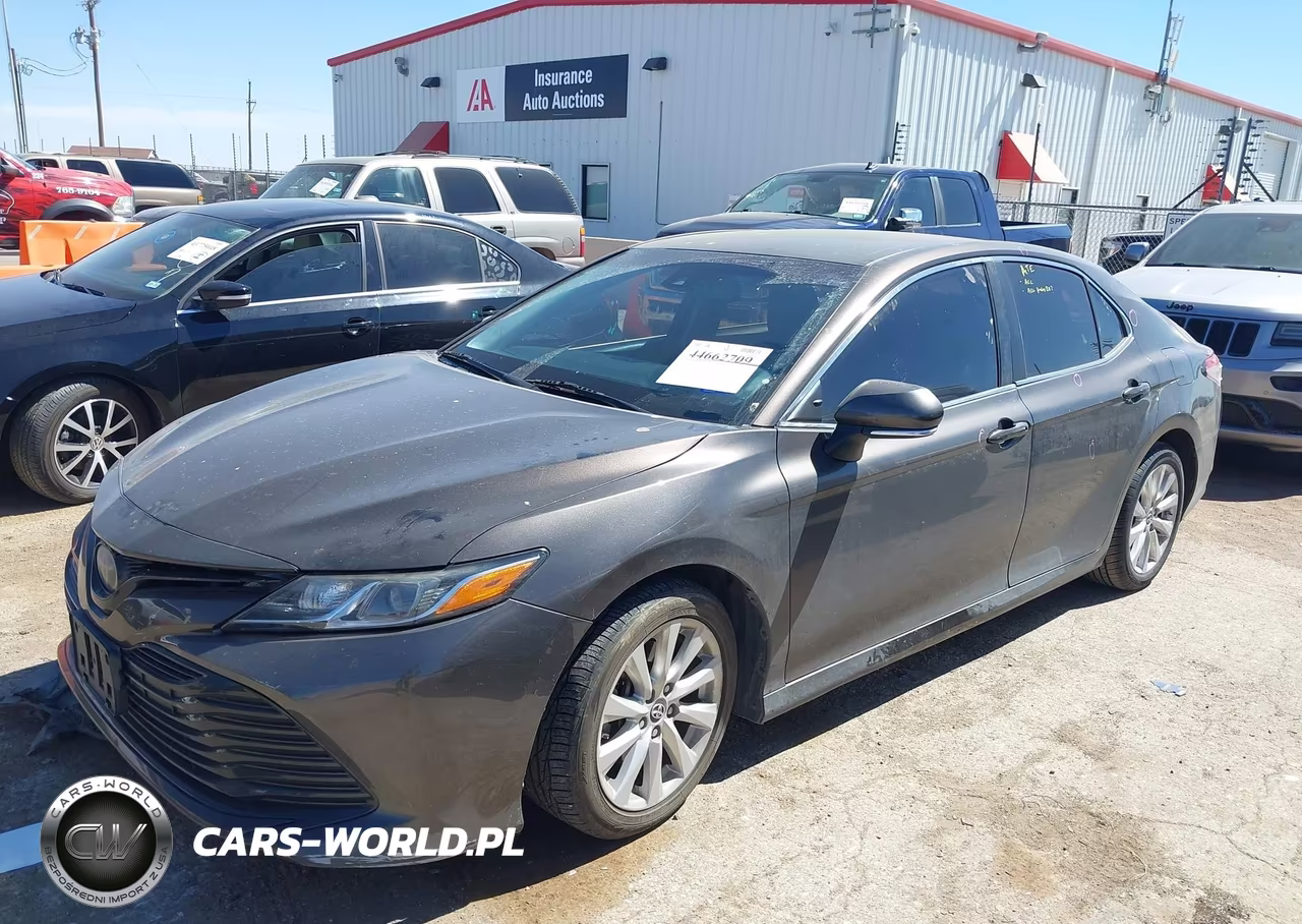 2018 Toyota Camry Le VIN:4T1B11HK2JU045724 - 2