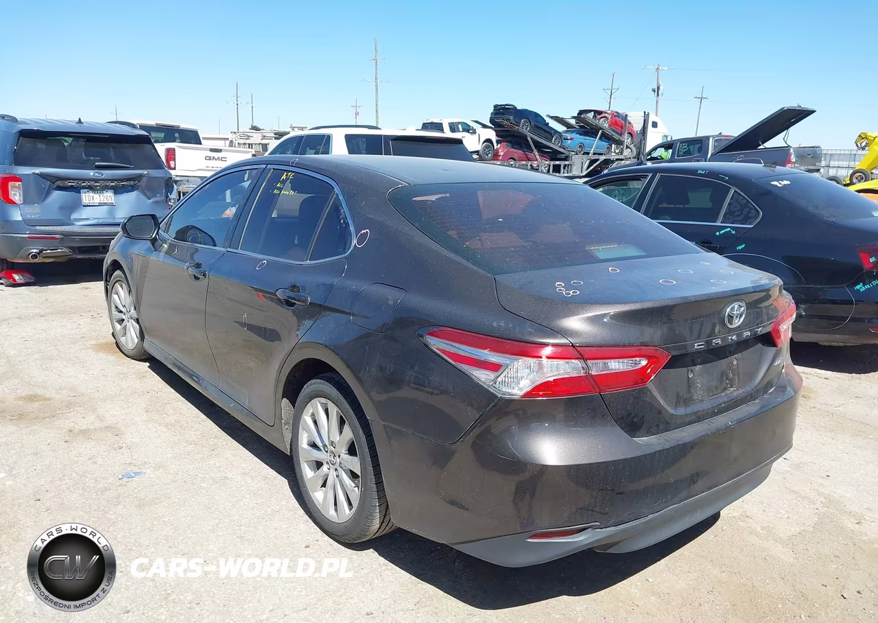 2018 Toyota Camry Le VIN:4T1B11HK2JU045724 - 3