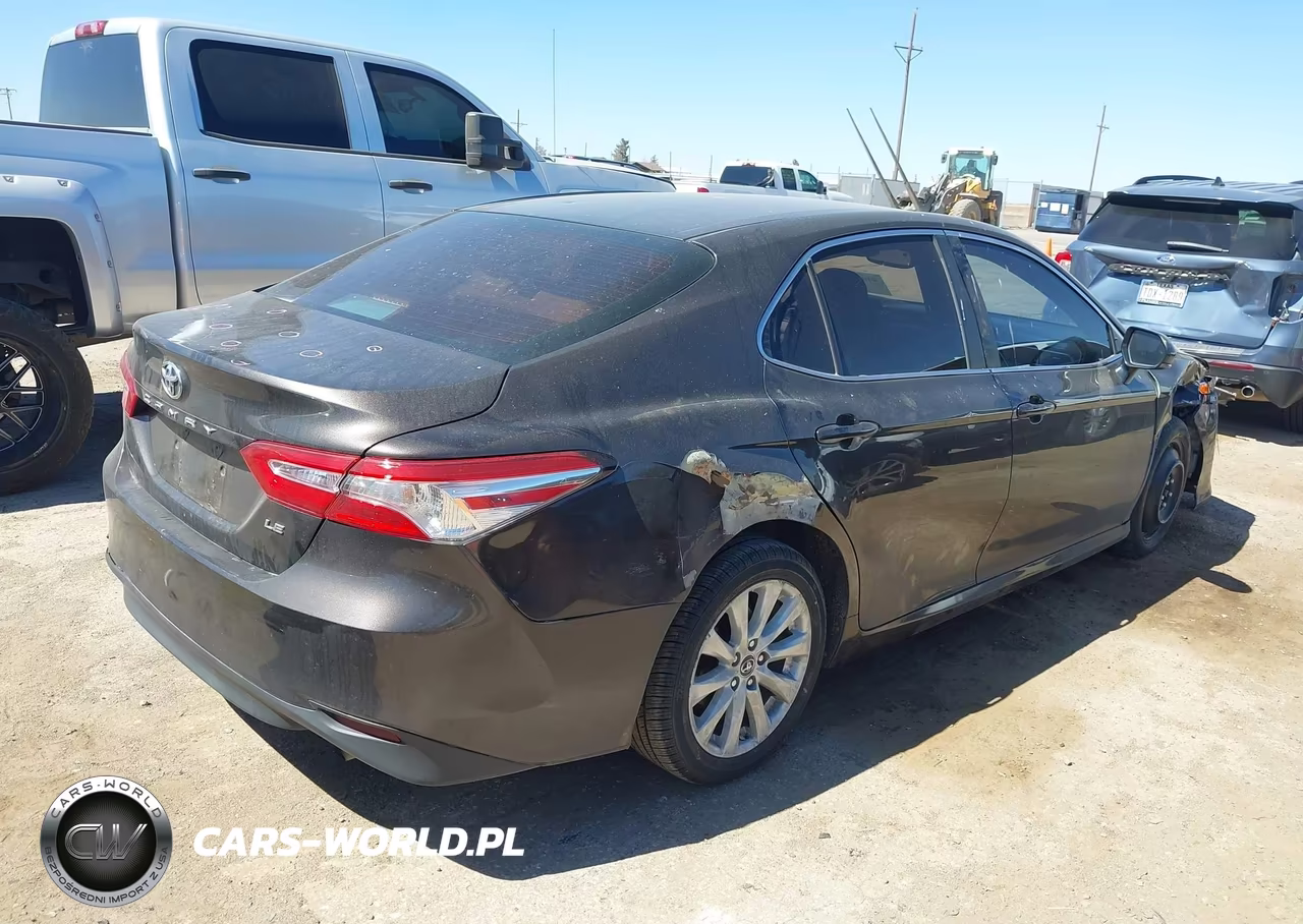 2018 Toyota Camry Le VIN:4T1B11HK2JU045724 - 4
