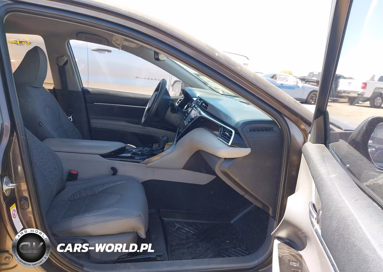 2018 Toyota Camry Le VIN:4T1B11HK2JU045724 - 5