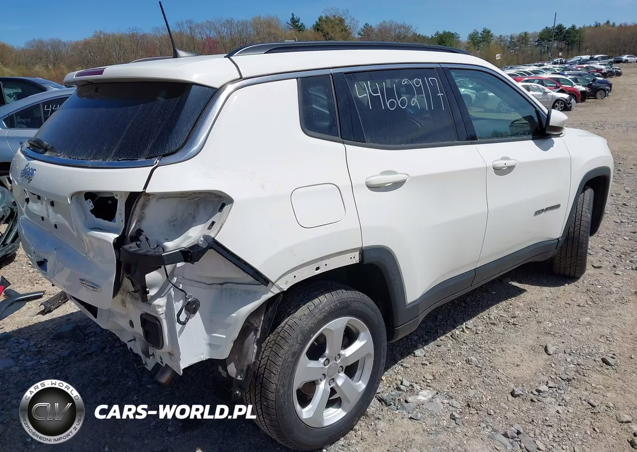 2019 Jeep Compass Latitude 4X4 VIN:3C4NJDBB1KT734404 - 4