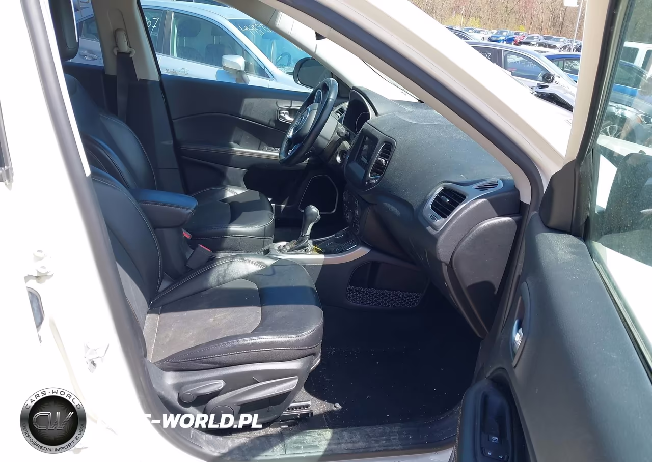 2019 Jeep Compass Latitude 4X4 VIN:3C4NJDBB1KT734404 - 5