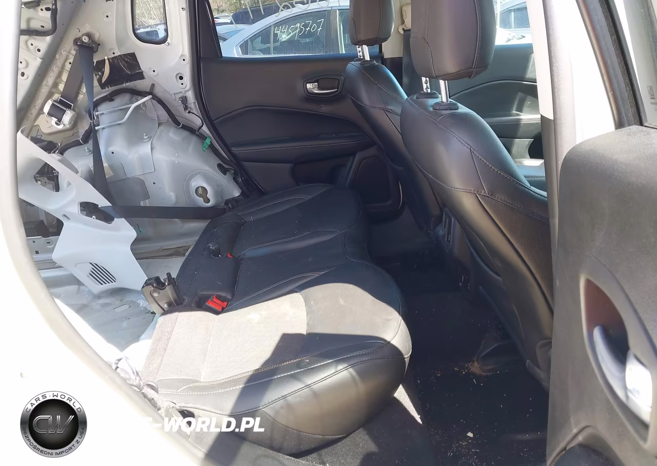 2019 Jeep Compass Latitude 4X4 VIN:3C4NJDBB1KT734404 - 8