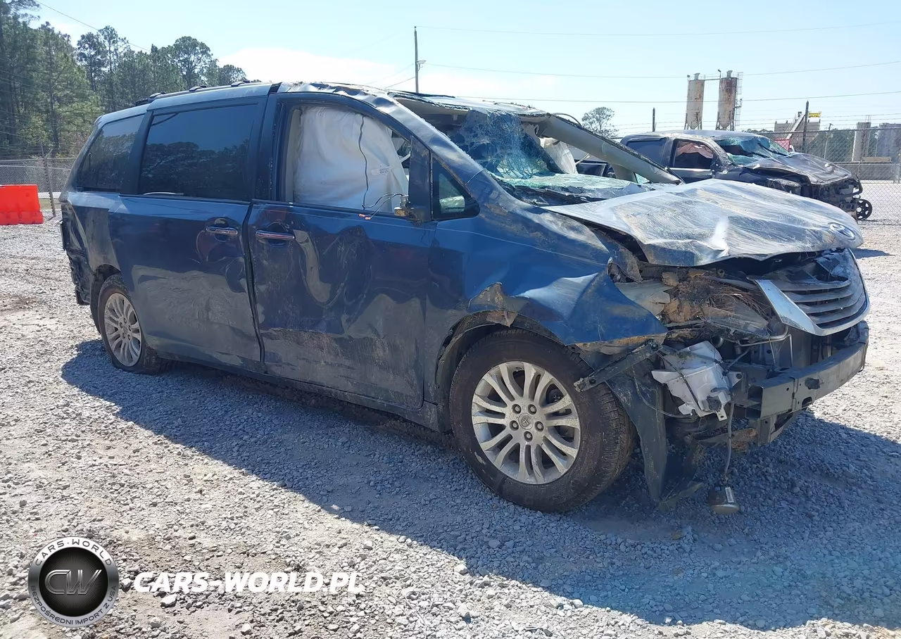 2015 Toyota Sienna Xle 8 Passenger