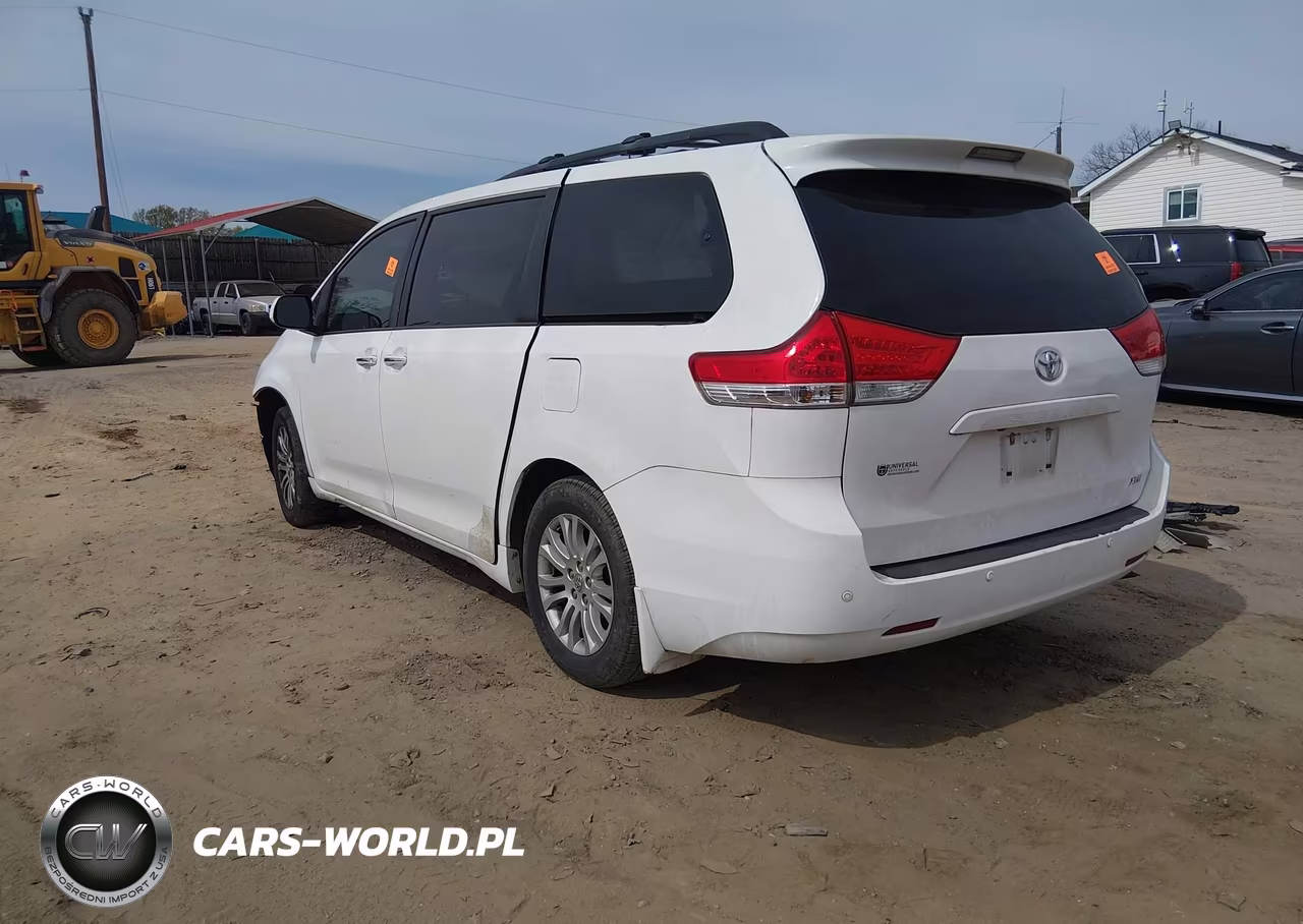 2014 Toyota Sienna Xle V6 8 Passenger VIN:5TDYK3DC7ES417803 - 3