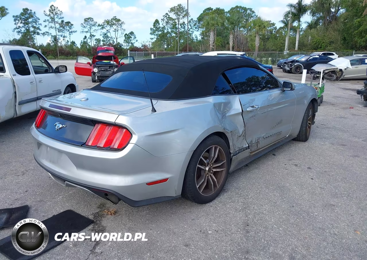 2017 Ford Mustang Ecoboost Premium VIN:1FATP8UH9H5204145 - 4